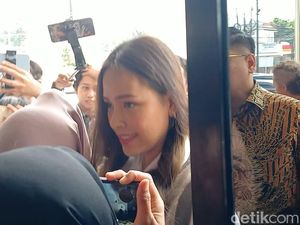 Lady Nayoan Alami Kecelakaan Jelang Mediasi dengan Rendy Kjaernett Lady Nayoan Alami Kecelakaan Jelang Mediasi dengan Rendy Kjaernett