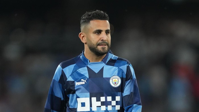 Riyad Mahrez of Manchester City warms up before UEFA Champions League final match between Manchester City FC and FC Internazionale at Ataturk Olympic Stadium, Istanbul, Turkey on June 10, 2023. (Photo by Giuseppe Maffia/NurPhoto)NO USE FRANCE