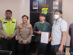 Akhir Damai Atlet MMA dan Pemobil Arogan Usai Bertemu Muka Akhir Damai Atlet MMA dan Pemobil Arogan Usai Bertemu Muka