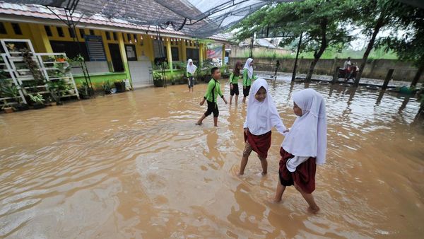 Kasihan! Sekolah di Jambi Ini Langganan Banjir