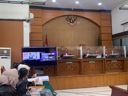 Paman David Heran Mario Dandy Santai Main HP di Polsek Usai Penganiayaan