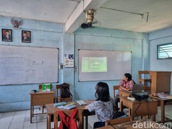 Ironis! SMP Swasta Surabaya Gelar MPLS Hari Ke-2 Tanpa Siswa Baru