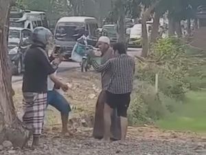 Suami di Bangkalan Keroyok Pria yang Bonceng Istrinya Suami di Bangkalan Keroyok Pria yang Bonceng Istrinya