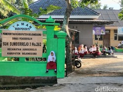 Tolong Mas Menteri! Siswa Bojonegoro Ini Telantar gegara Sekolah Dimerger