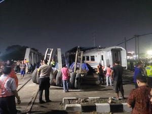 Tabrakan dengan Truk Trailer, KA Brantas Bawa 626 Penumpang Tabrakan dengan Truk Trailer, KA Brantas Bawa 626 Penumpang