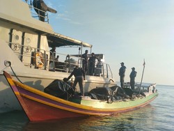 TNI AL Gagalkan Penyelundupan 64 Ton Pakaian Bekas dari Malaysia di Berau