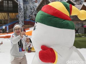Gas Berangkat! Main Salju di Trans Snow World Bekasi Cuma Rp 100 Ribu Gas Berangkat! Main Salju di Trans Snow World Bekasi Cuma Rp 100 Ribu