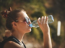 Komentari Kualitas Air Minum, Turis Amerika Ini Dikritik Tajam oleh Netizen