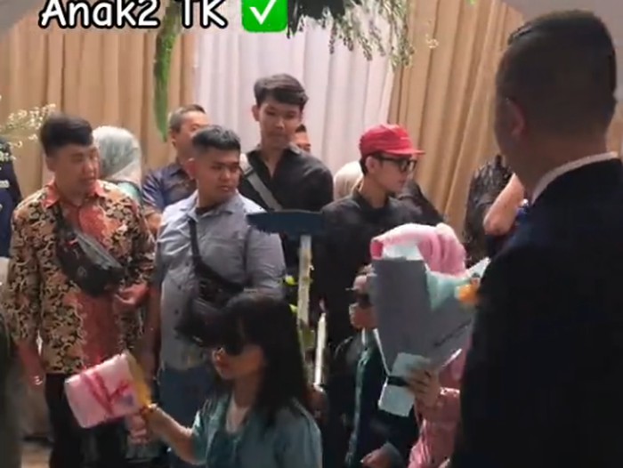 Video viral pernikahan bridesmaid anak-anak TK di Cimahi.