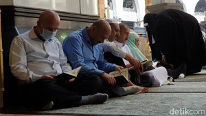 Wakaf Al-Quran di Masjid Nabawi dan Masjidil Haram, Ini Tipsnya