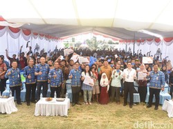 Wali Kota Kediri Serahkan Bantuan Modal Usaha ke 387 Warga