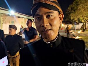 Ikut Kirab Malam 1 Suro, Gibran Ungkap Dibisiki Ganjar: Ketemu Besok Sabtu