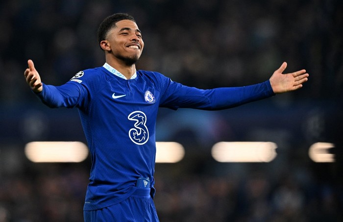 Wesley Fofana Chelsea's French defender Wesley Fofana applauds the fans following during the UEFA Champions League round of 16 second-leg football match between Chelsea and Borrusia Dortmund at Stamford Bridge in London on March 7, 2023. Chelsea won the match 2-0. (Photo by Glyn KIRK / IKIMAGES / AFP)