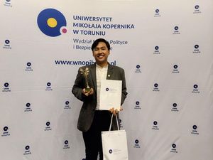 Cerita Ary, Alumnus Unair yang Raih Gelar Best Student di Kampus Polandia