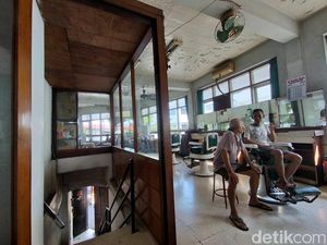 Dicari! Tukang Cukur Penerus Barbershop yang Berdiri Sejak 112 Tahun Silam Dicari! Tukang Cukur Penerus Barbershop yang Berdiri Sejak 112 Tahun Silam