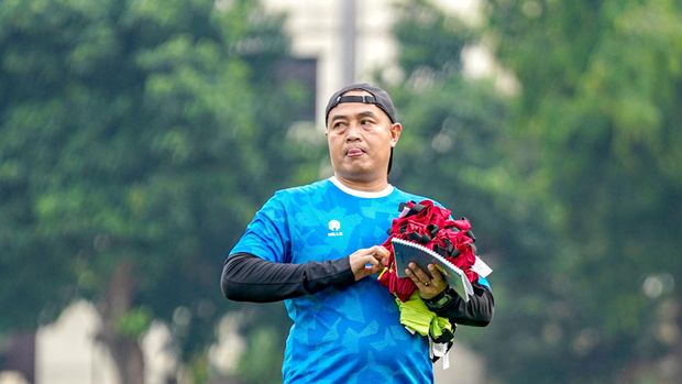 Bhayangkara FC Gendut Doni Christiawan bertugas sebagai asisten pelatih Bhayangkara FC. (Dok. Bhayangkara FC)