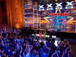 4 Yes dari Juri Americas Got Talent 2023 Bikin Cakra Khan Senyum Lebar