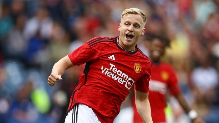 Soccer Football - Pre Season Friendly - Manchester United v Olympique Lyonnais - Murrayfield Stadium, Edinburgh, Scotland, Britain - July 19, 2023 Manchester United's Donny van de Beek celebrates scoring their first goal Action Images via Reuters/Lee Smith