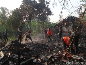 Api Berkobar Hanguskan Rumah-Harta Benda Mulyadi
