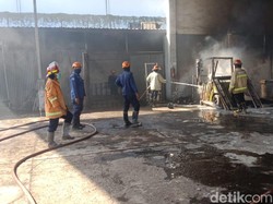 Gudang Tiner di Sidoarjo Terbakar, Satu Mobil Boks Ikut Hangus