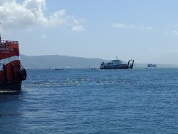 Tali Penarik Putus, Kapal Kandas di Selat Bali Tak Kunjung Bisa Dievakuasi