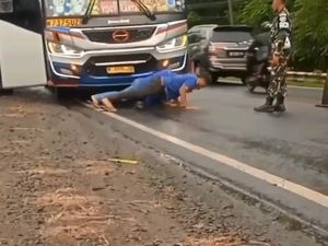 Saat Sopir-Kernet Bus Sugeng Rahayu Ugal-ugalan Dihukum Push Up Anggota TNI Saat Sopir-Kernet Bus Sugeng Rahayu Ugal-ugalan Dihukum Push Up Anggota TNI