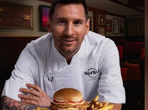 Lionel Messi Tawarkan Menu Chicken Sandwich di Hard Rock Cafe