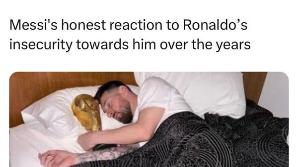 Meme Ronaldo Dirujak Netizen Gegara Senggol Messi