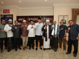 Momen Silaturahmi AHY Bersama Para Ulama di Madura