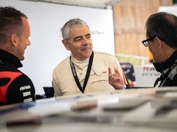 Opini Mr Bean Dituding Bikin Penjualan Mobil Listrik Macet