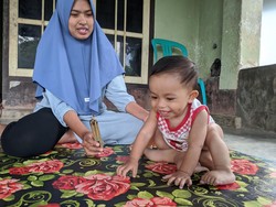 Delapan Dokter-Lima Jam Waktu Mengoperasi Bayi Berkaki Enam