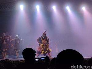 Fragmentari Suroloyo Ramaikan Malam 1 Suro di Puncak Menoreh Kulon Progo