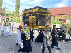 Uniknya Pawai 1 Muharram 1445 H di Pinrang, Ada Haji Cilik-Miniatur Kabah