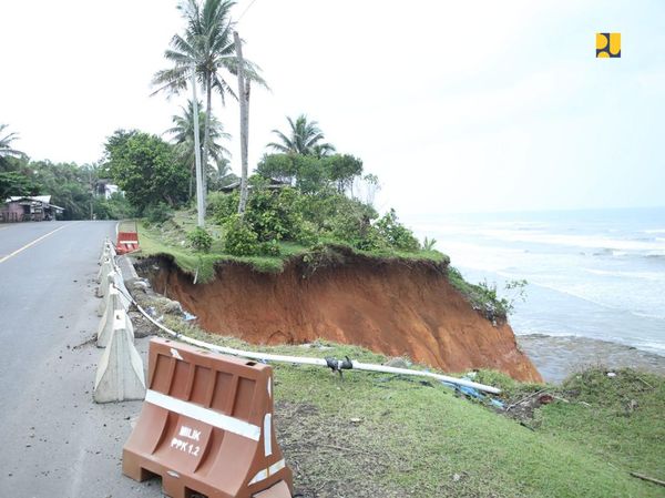 Potret Pembangunan Pengaman Jalan Lintas Sumatera