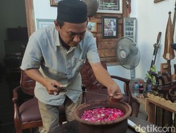 Mengintip Ritual Jamasan Pusaka Warga Sidoarjo di Momen Satu Suro