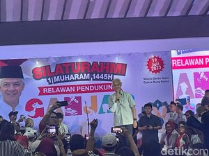 Arahan Ganjar ke Relawan Usai Baliho Dicopot TNI