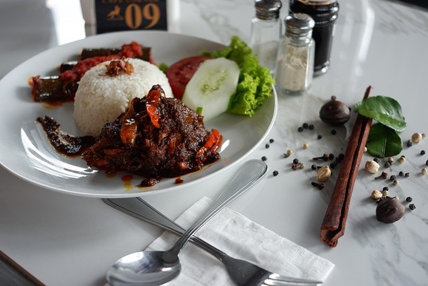 rendang adalah bagian dari menu masakan padang