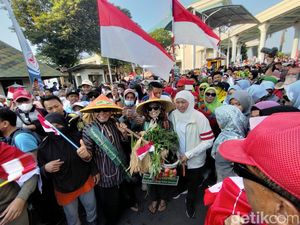 Jalan Sehat Peringati Muharram Bareng Gubernur Khofifah Berhadiah Umrah-Motor