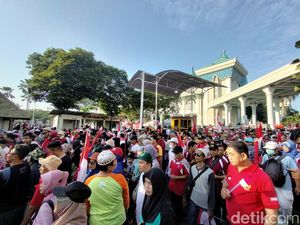 Survei: Penduduk Kota Surabaya Jadi Paling Mahir Berbahasa Inggris di RI Survei: Penduduk Kota Surabaya Jadi Paling Mahir Berbahasa Inggris di RI