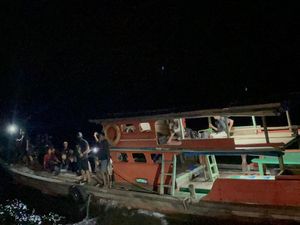 Bakamla Amankan 8 Pekerja Migran Ilegal di Dumai Riau