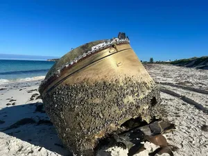 Misteri Silinder Misterius di Pantai Australia Terungkap Misteri Silinder Misterius di Pantai Australia Terungkap