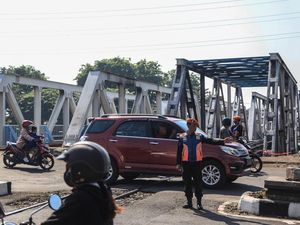 Suasana Jalur Kereta Semarang Pasca Kecelakaan KA Brantas Vs Truk