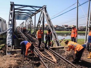 Konstruksi Jembatan Diperkuat Imbas KA Vs Truk di Semarang