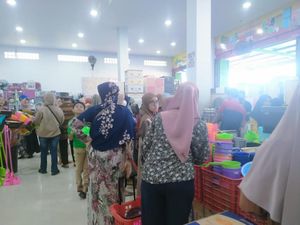 Tradisi Bulan Muharram, Masyarakat Bugis-Makassar Belanja Ember-Gayung Tradisi Bulan Muharram, Masyarakat Bugis-Makassar Belanja Ember-Gayung