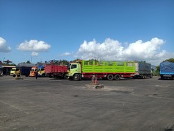 Cerita Sopir Truk Berjam-jam Tertahan Dalam Kapal Kandas di Gilimanuk