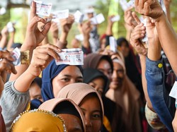 Relawan Sandiaga Gelar Bazar Sembako Murah buat Petani di Banten