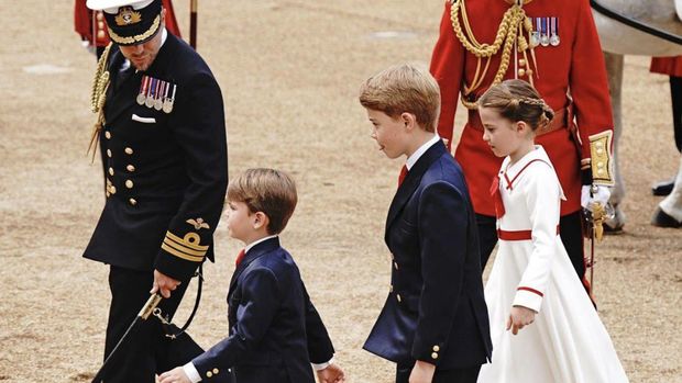 6 Potret Rob Dixon Bodyguard Tampan Pangeran William yang Disorot