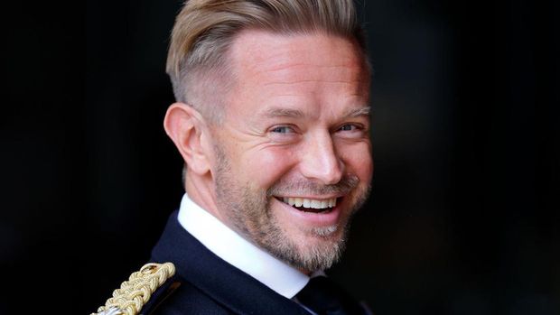 6 Potret Rob Dixon Bodyguard Tampan Pangeran William yang Disorot