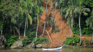 Penampakan Akses Wisata Gunung Padang Tertimbun Longsor