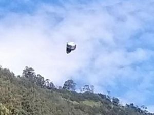 Wisatawan Foto Penampakan UFO di Bromo, eh Ternyata Cuma Balon Helium Wisatawan Foto Penampakan UFO di Bromo, eh Ternyata Cuma Balon Helium